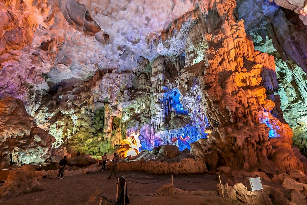 Sung Sot Cave amazes visitors with its massive chambers, unique rock formations, and dramatic lighting 